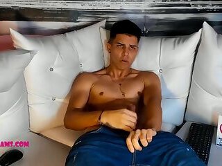 Twink's cumshot online on Cruisingcams.com